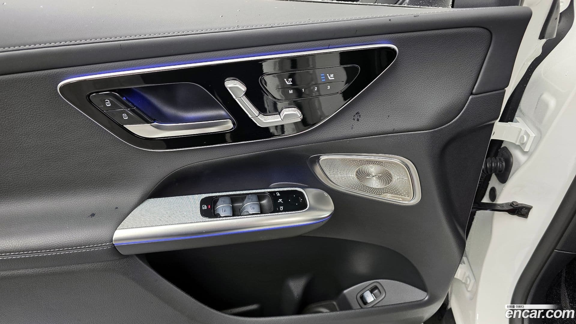 Main__Slider__Photo:GLC-Class Mercedes-Benz 2025.5-28