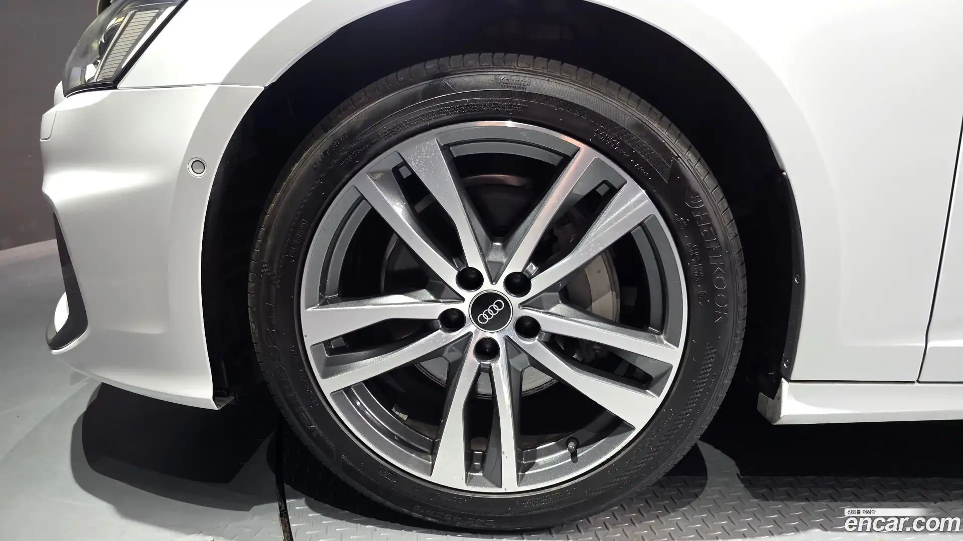 A6 Audi 2021.11-OUTER-005