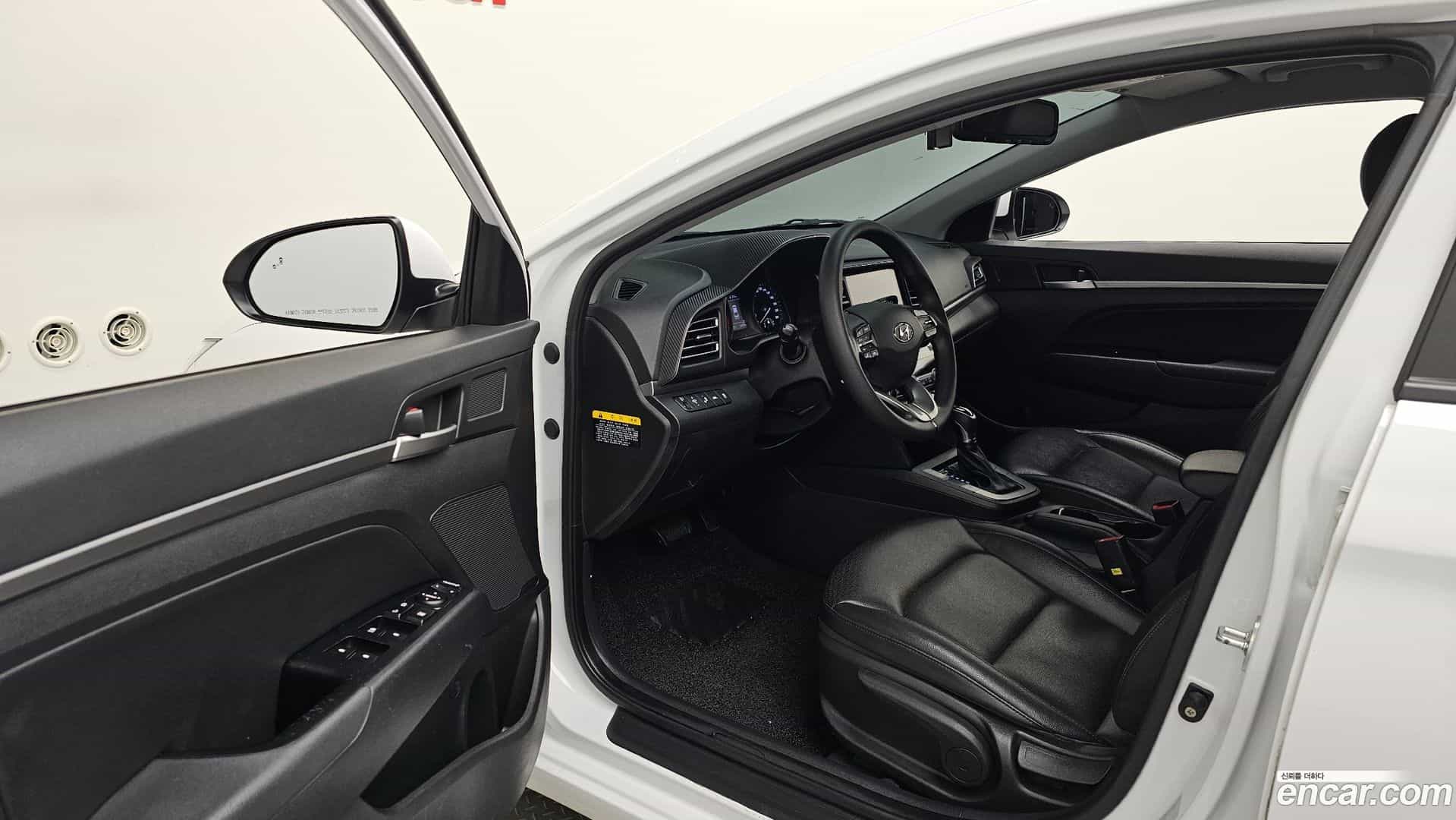 AVANTE Hyundai 2018.8-INNER-010