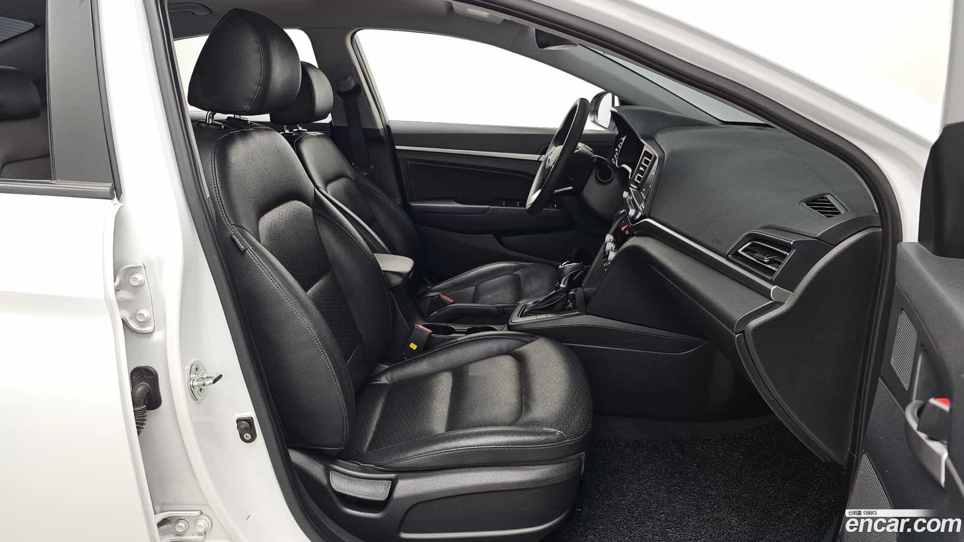 AVANTE Hyundai 2018.8-OPTION-015