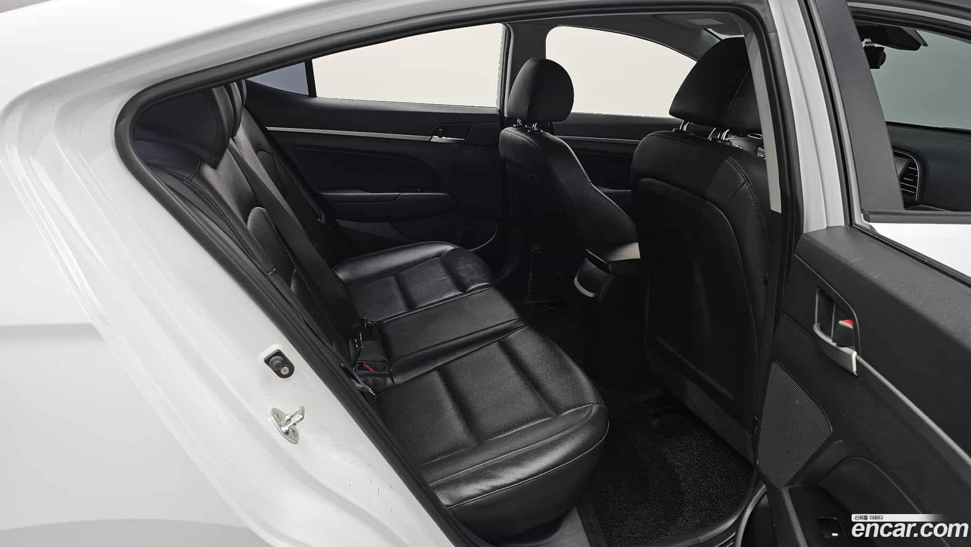 AVANTE Hyundai 2018.8-OPTION-016