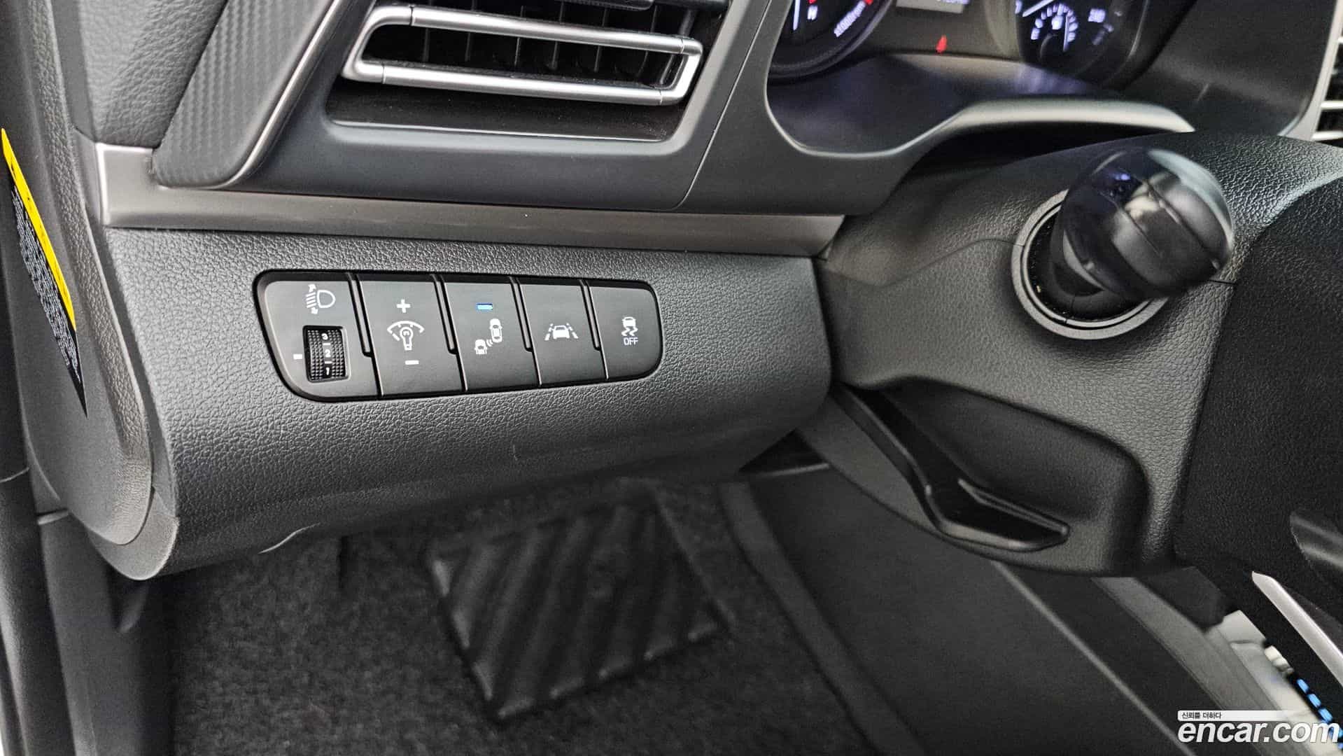 AVANTE Hyundai 2018.8-OPTION-022