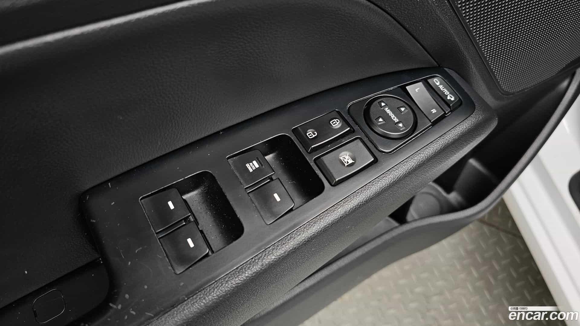 AVANTE Hyundai 2018.8-OPTION-023