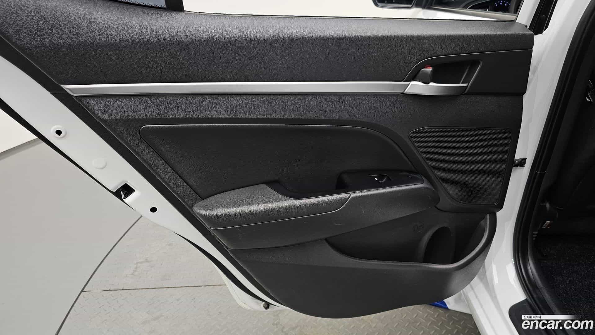 AVANTE Hyundai 2018.8-INNER-035