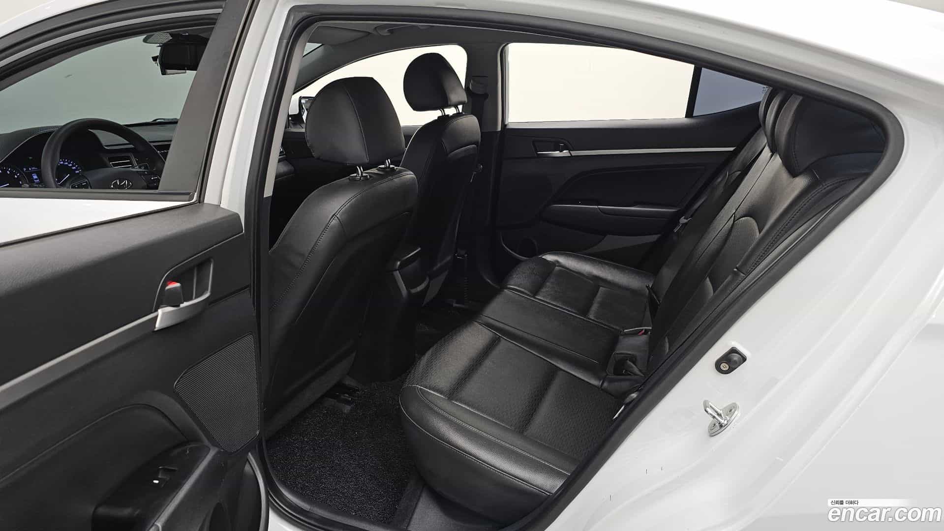 AVANTE Hyundai 2018.8-INNER-036