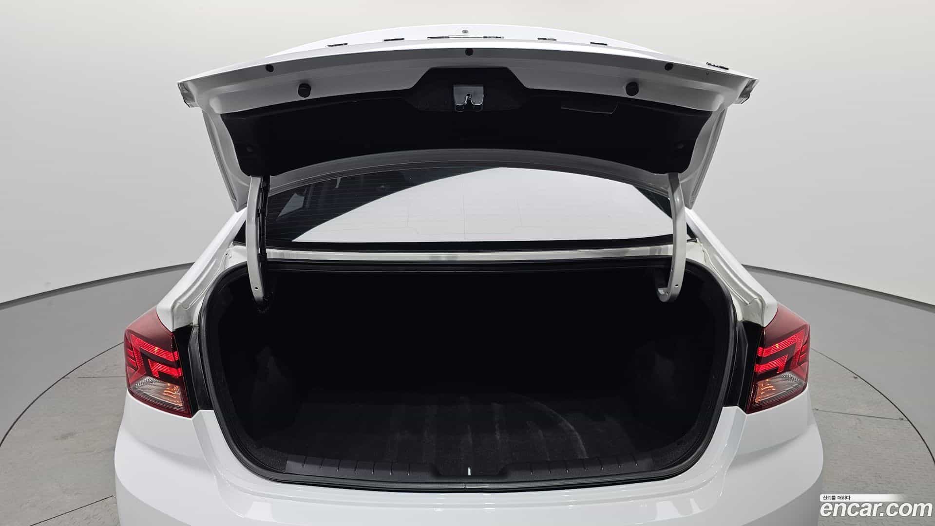 AVANTE Hyundai 2018.8-OPTION-042