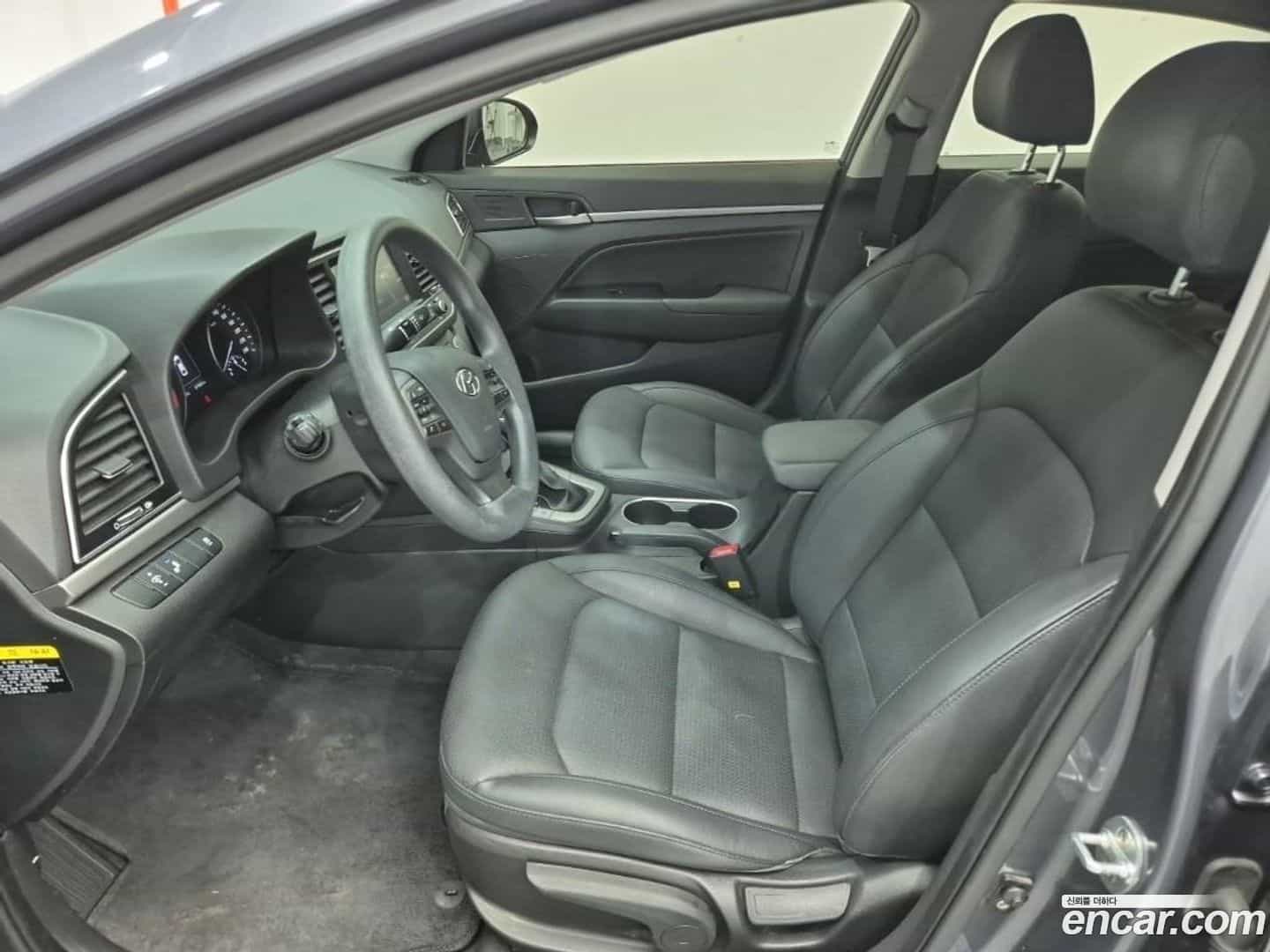 AVANTE Hyundai 2017.6-OPTION-015
