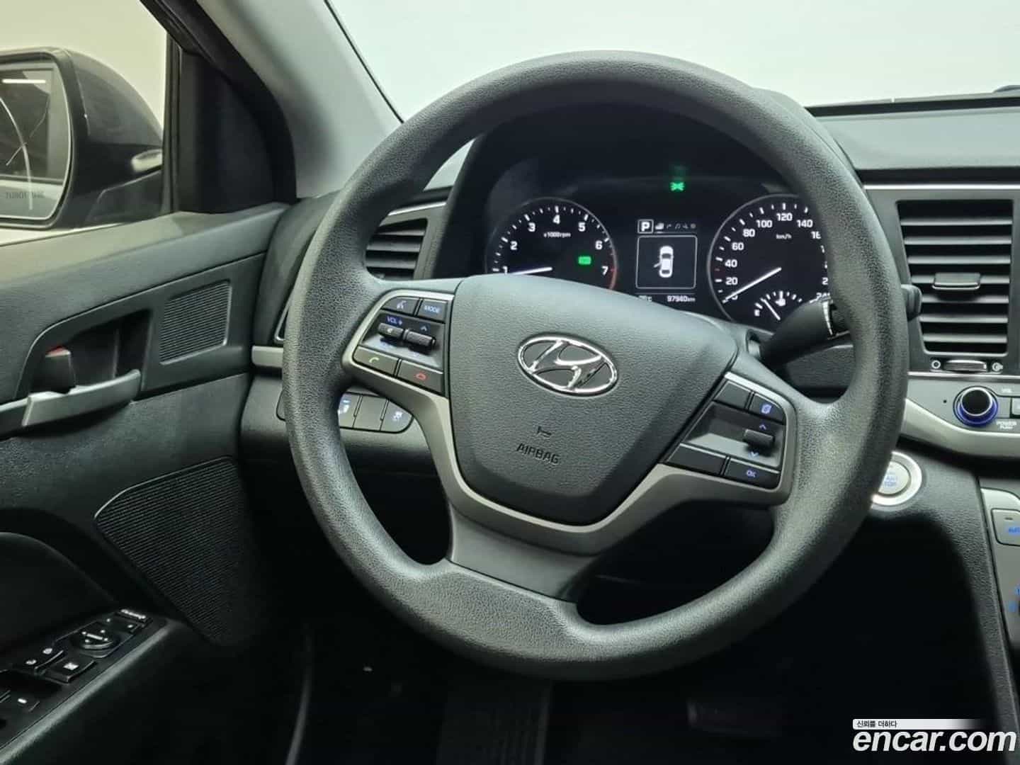 AVANTE Hyundai 2017.6-OPTION-016