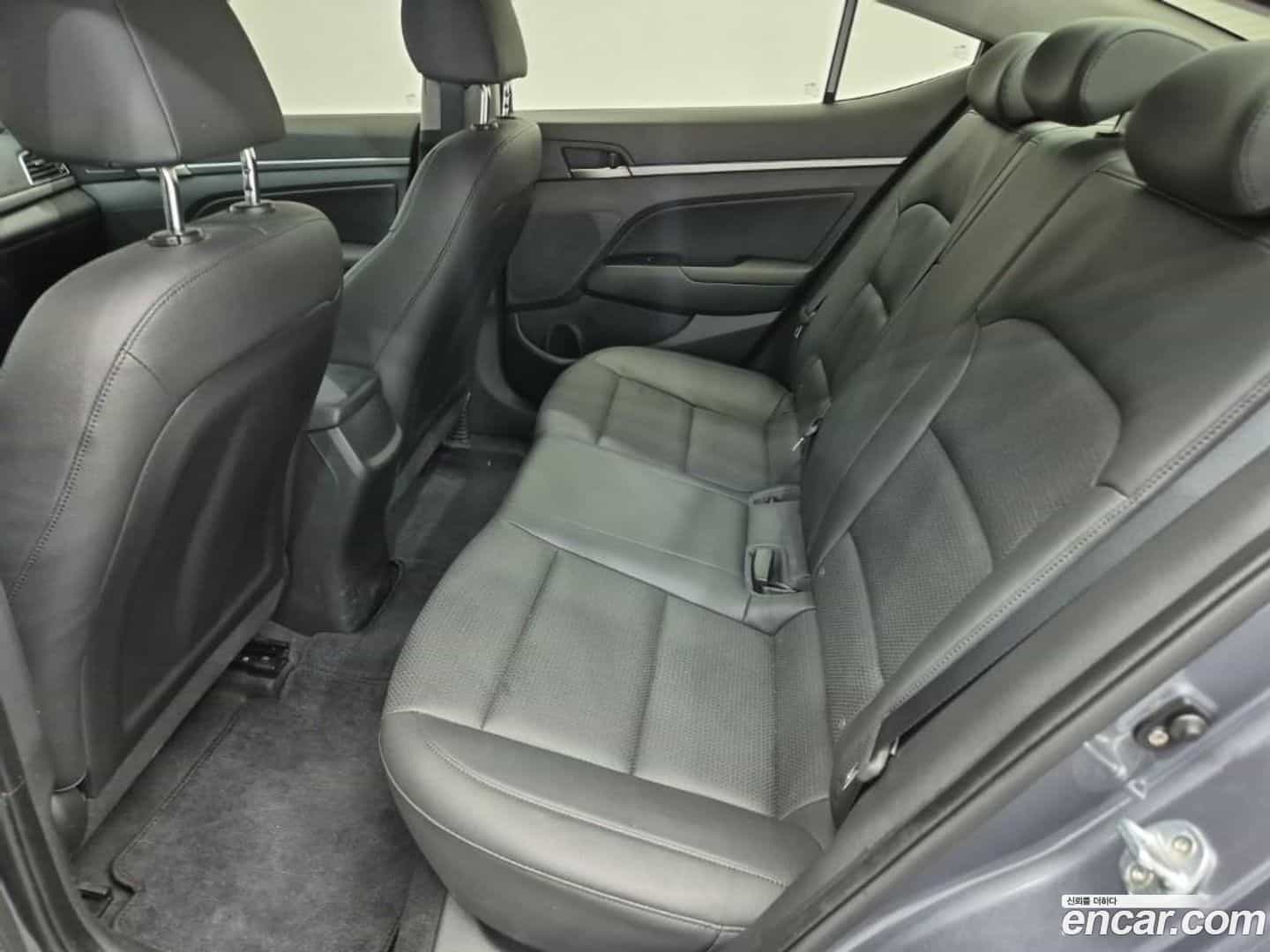 AVANTE Hyundai 2017.6-OPTION-023