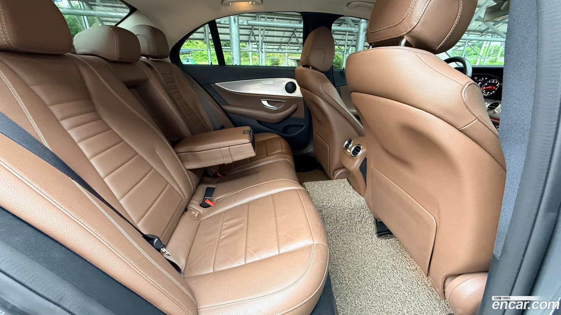 E-Class Mercedes-Benz 2019.1-OPTION-015