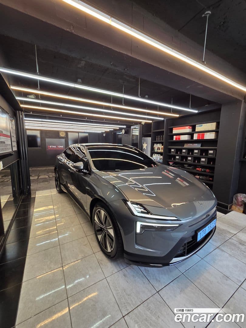 Main__Slider__Photo:Polestar 4 Polestar 2025.6-0