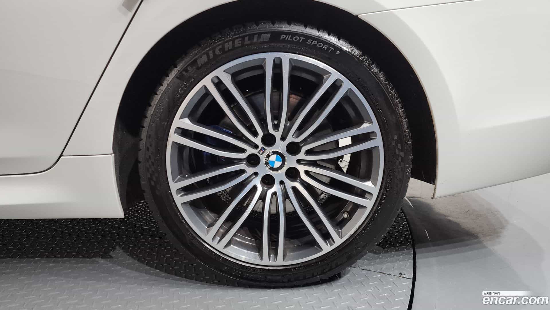 5-Series BMW 2019.4-OUTER-031