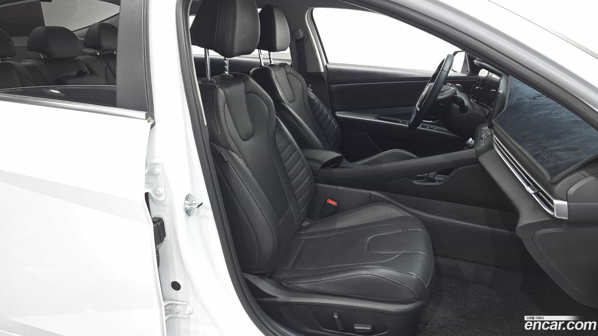 AVANTE Hyundai 2022.11-OPTION-016