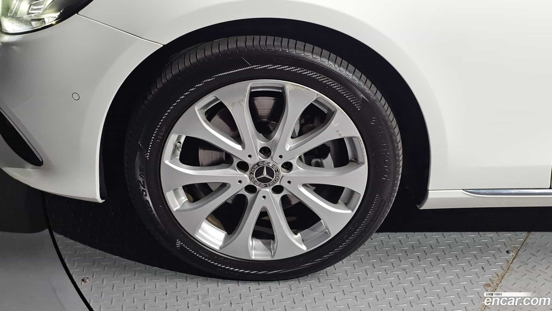 E-Class Mercedes-Benz 2019.6-OUTER-005