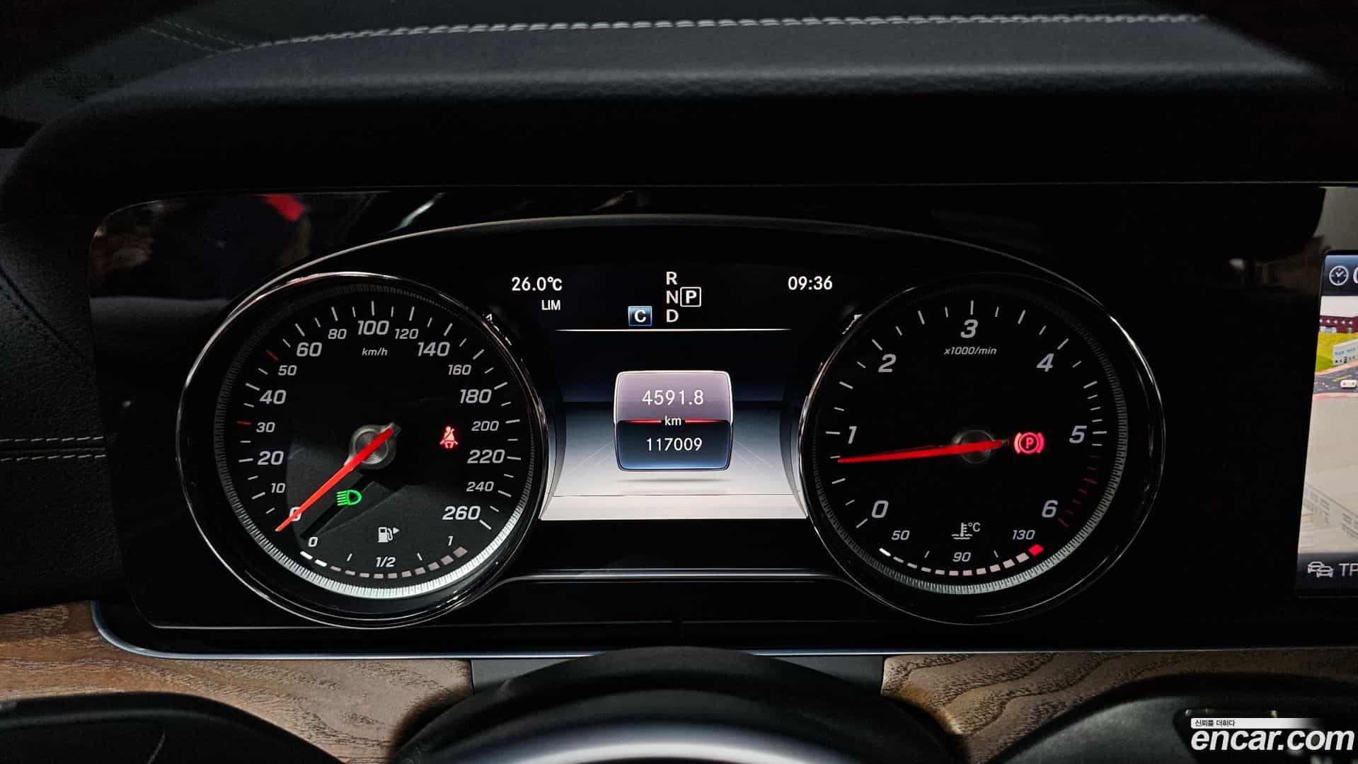 E-Class Mercedes-Benz 2019.6-INNER-008