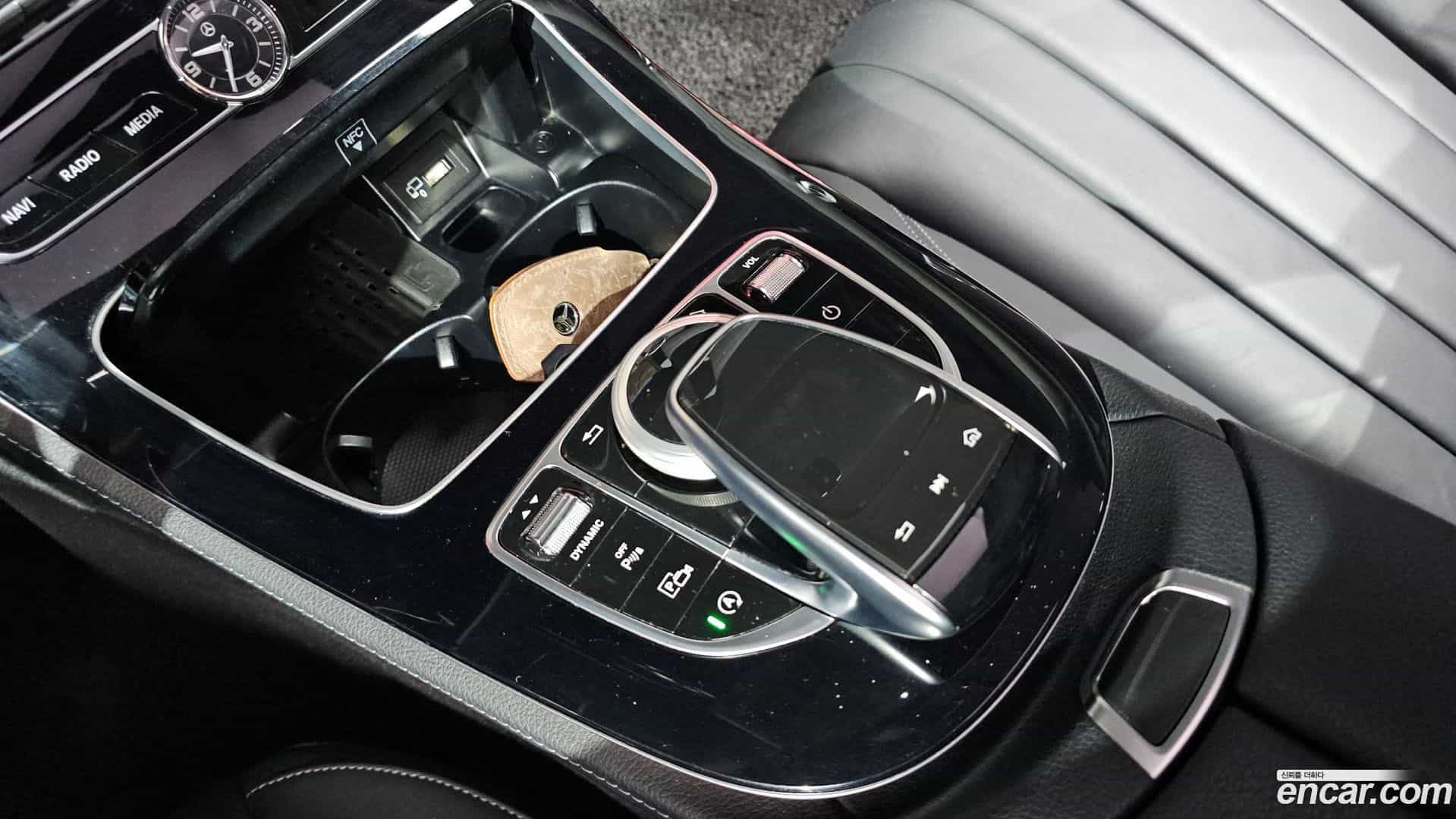 E-Class Mercedes-Benz 2019.6-OPTION-019