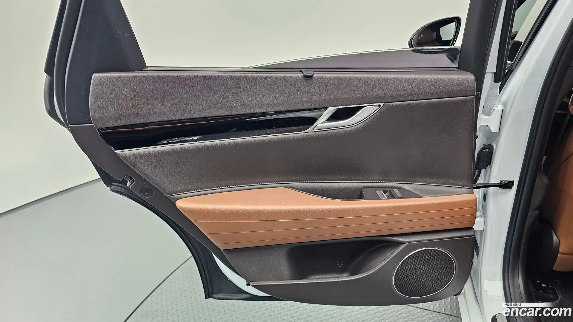 G80 Genesis 2021.3-INNER-035