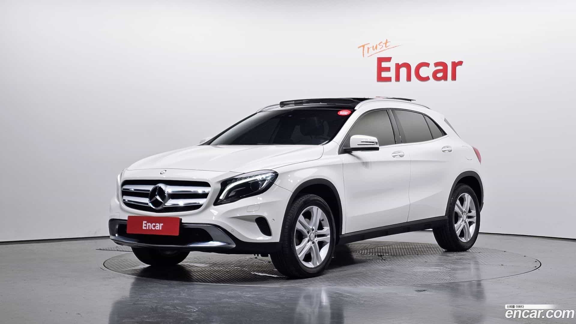 GLA-Class Mercedes-Benz 2017.2-OUTER-001