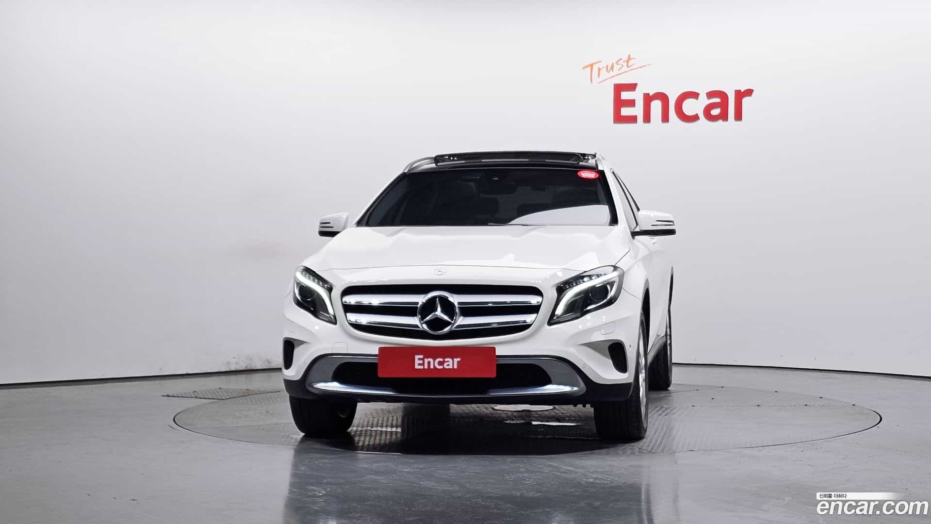 GLA-Class Mercedes-Benz 2017.2-OUTER-003