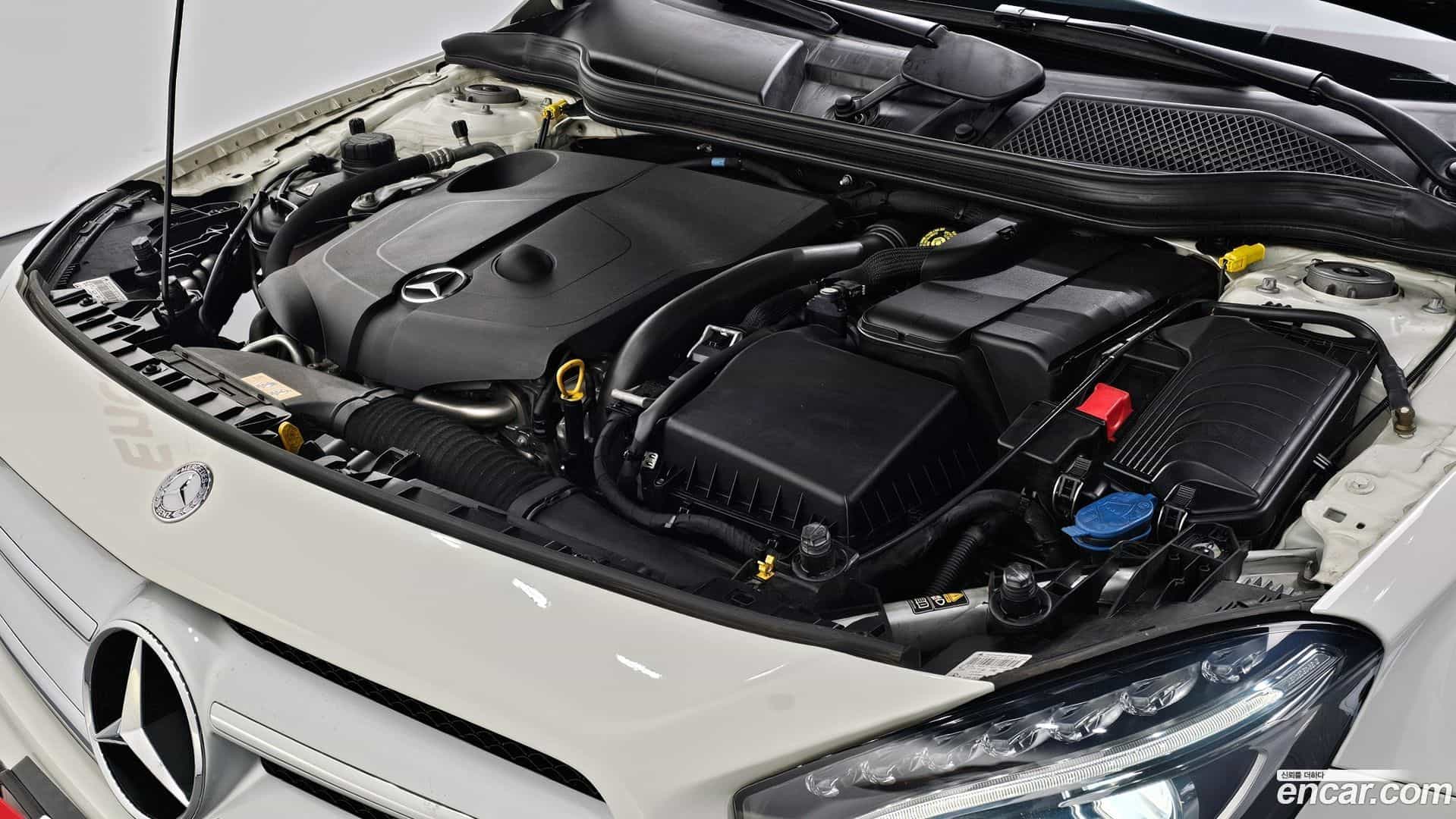 GLA-Class Mercedes-Benz 2017.2-OUTER-006