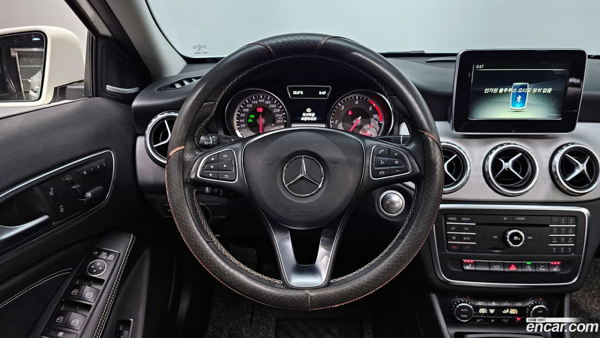 GLA-Class Mercedes-Benz 2017.2-OPTION-017
