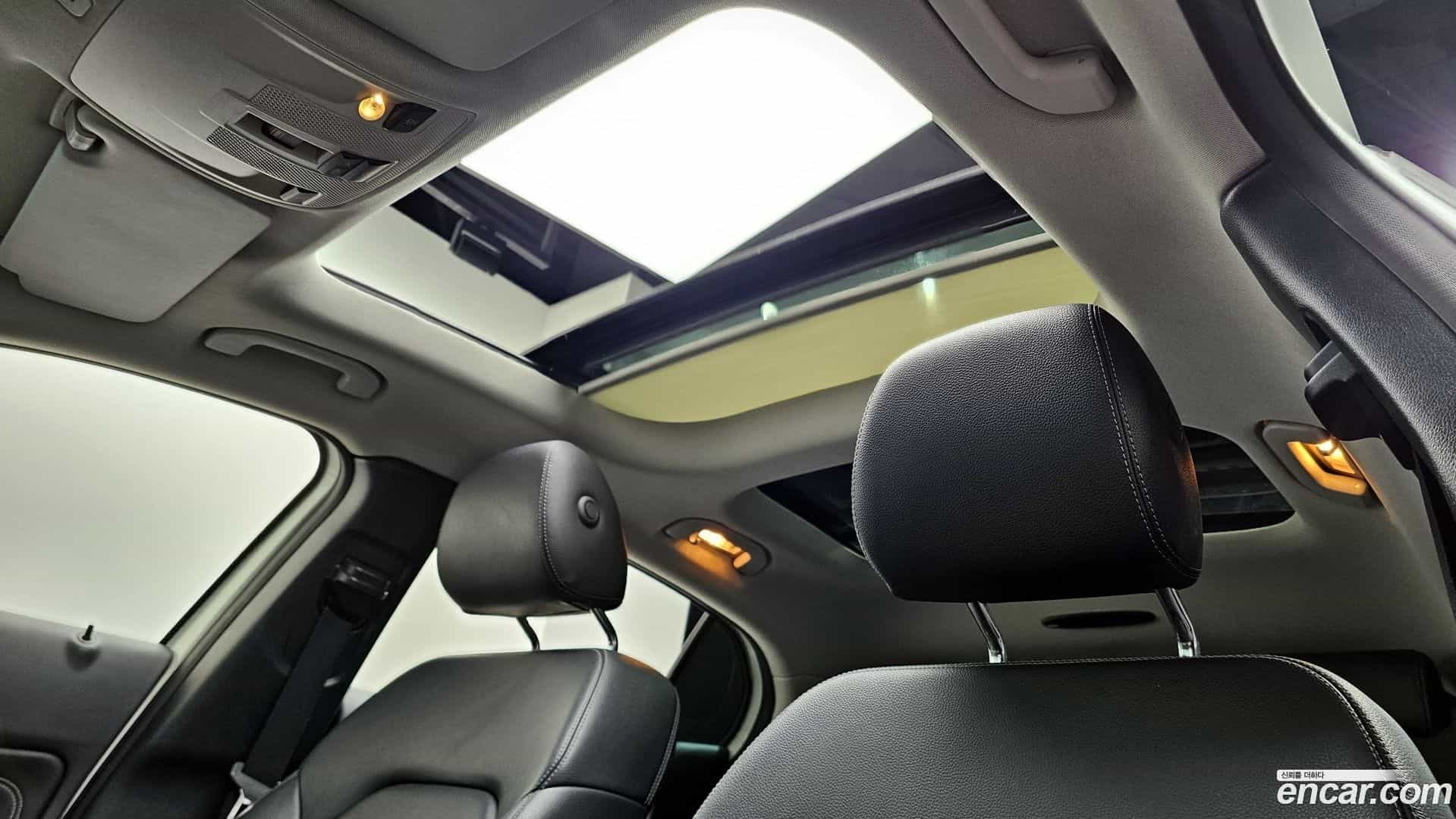 GLA-Class Mercedes-Benz 2017.2-OPTION-022