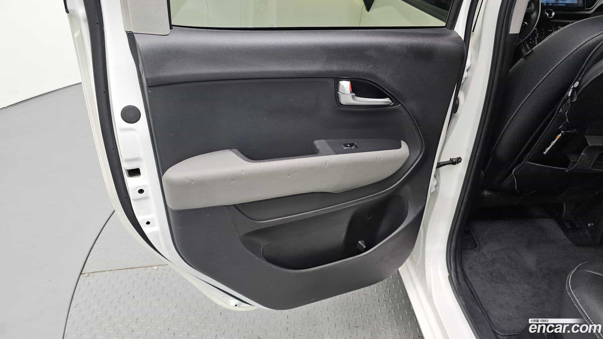RAY Kia 2023.8-INNER-035