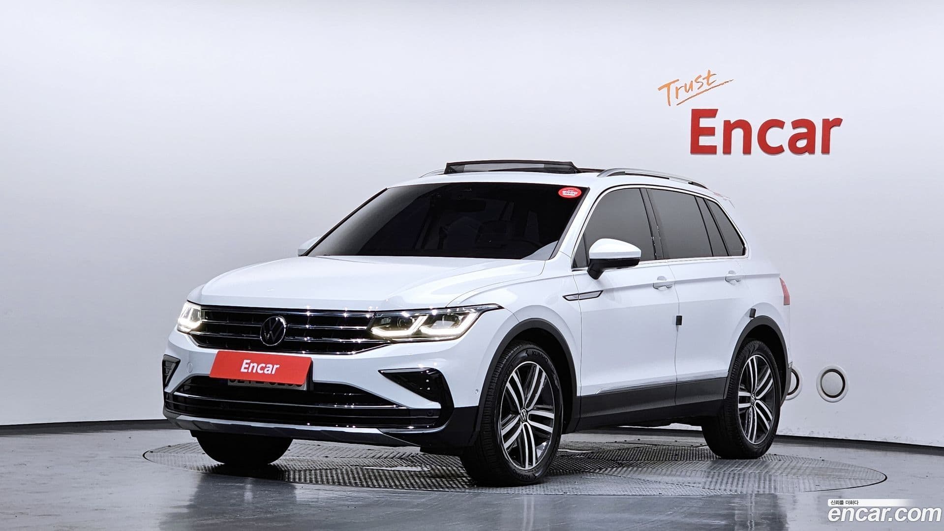 Main__Slider__Photo:Tiguan Volkswagen 2021.6-0