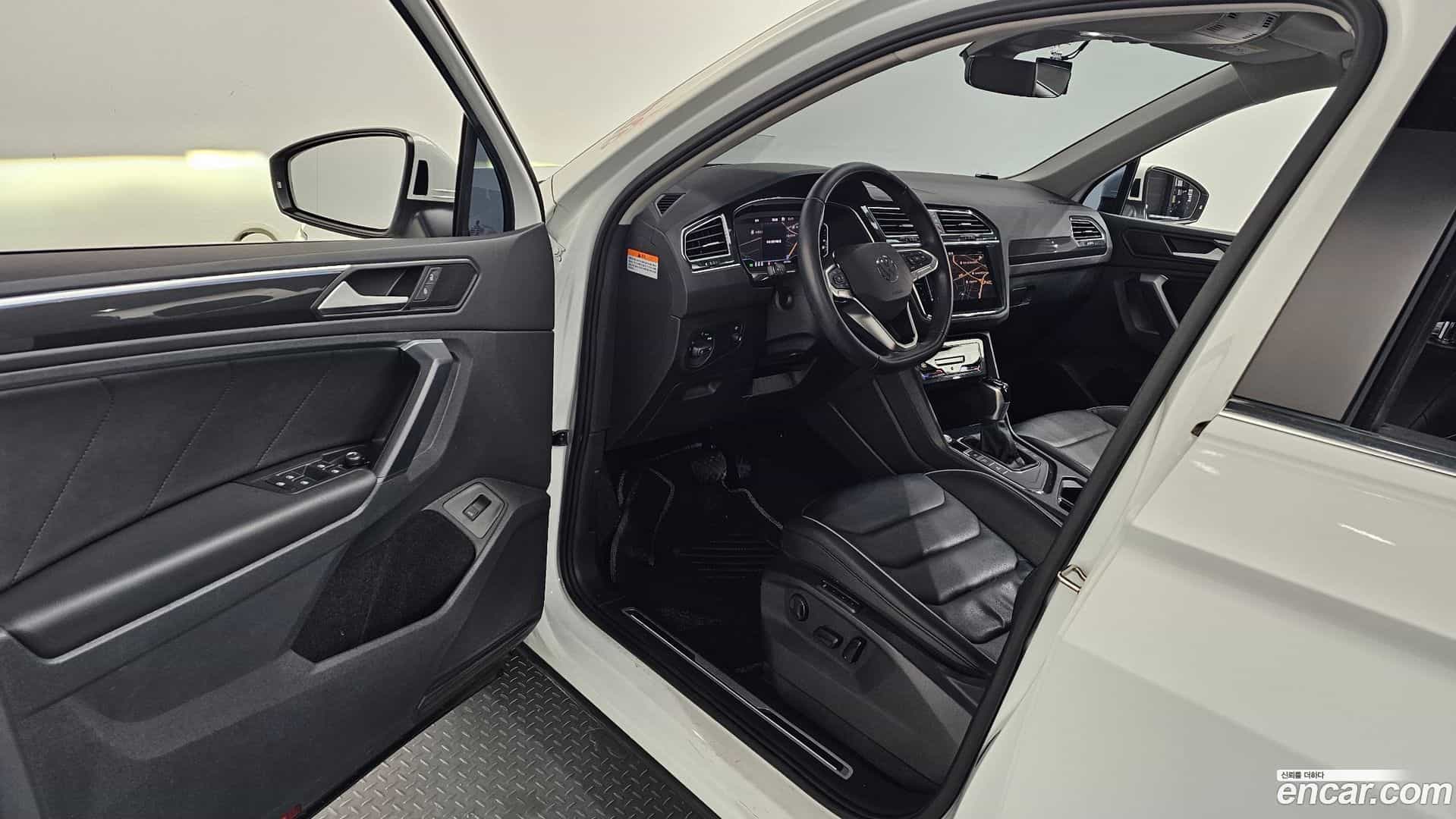 Tiguan Volkswagen 2021.6-INNER-010