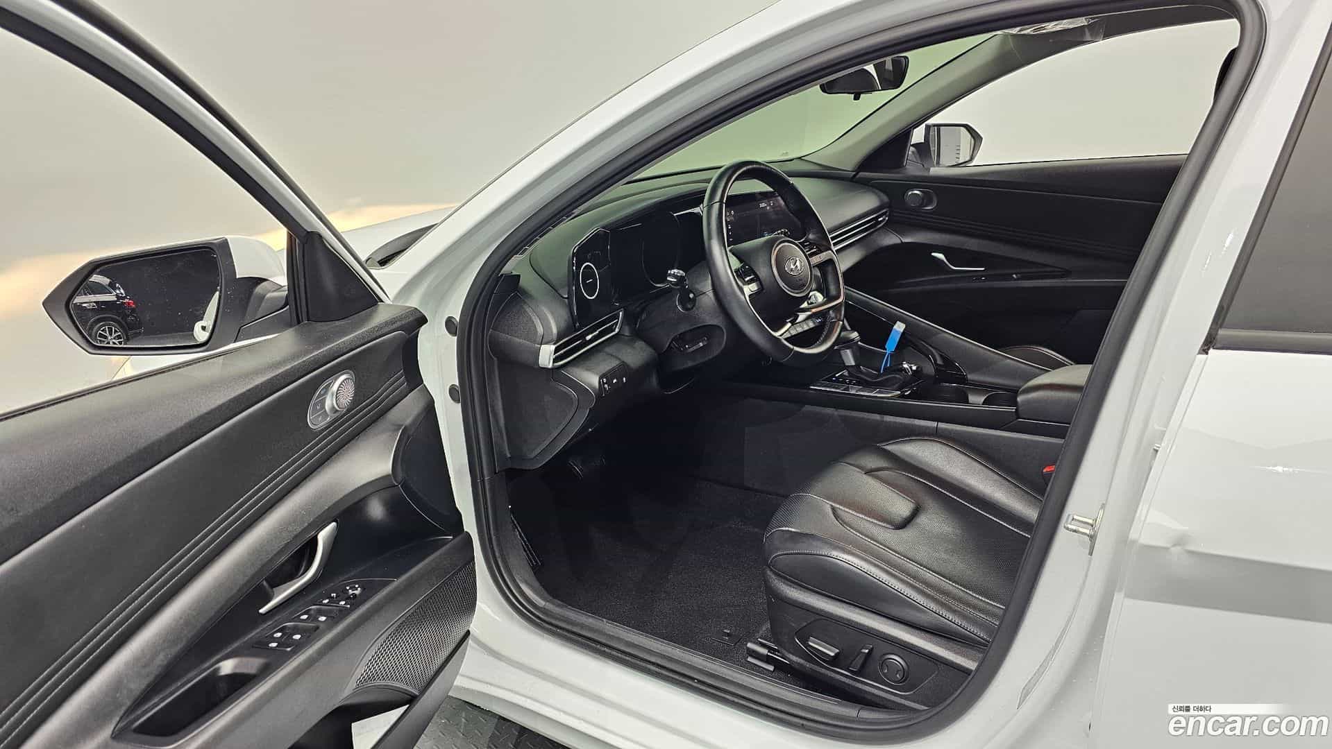 AVANTE Hyundai 2022.1-INNER-010