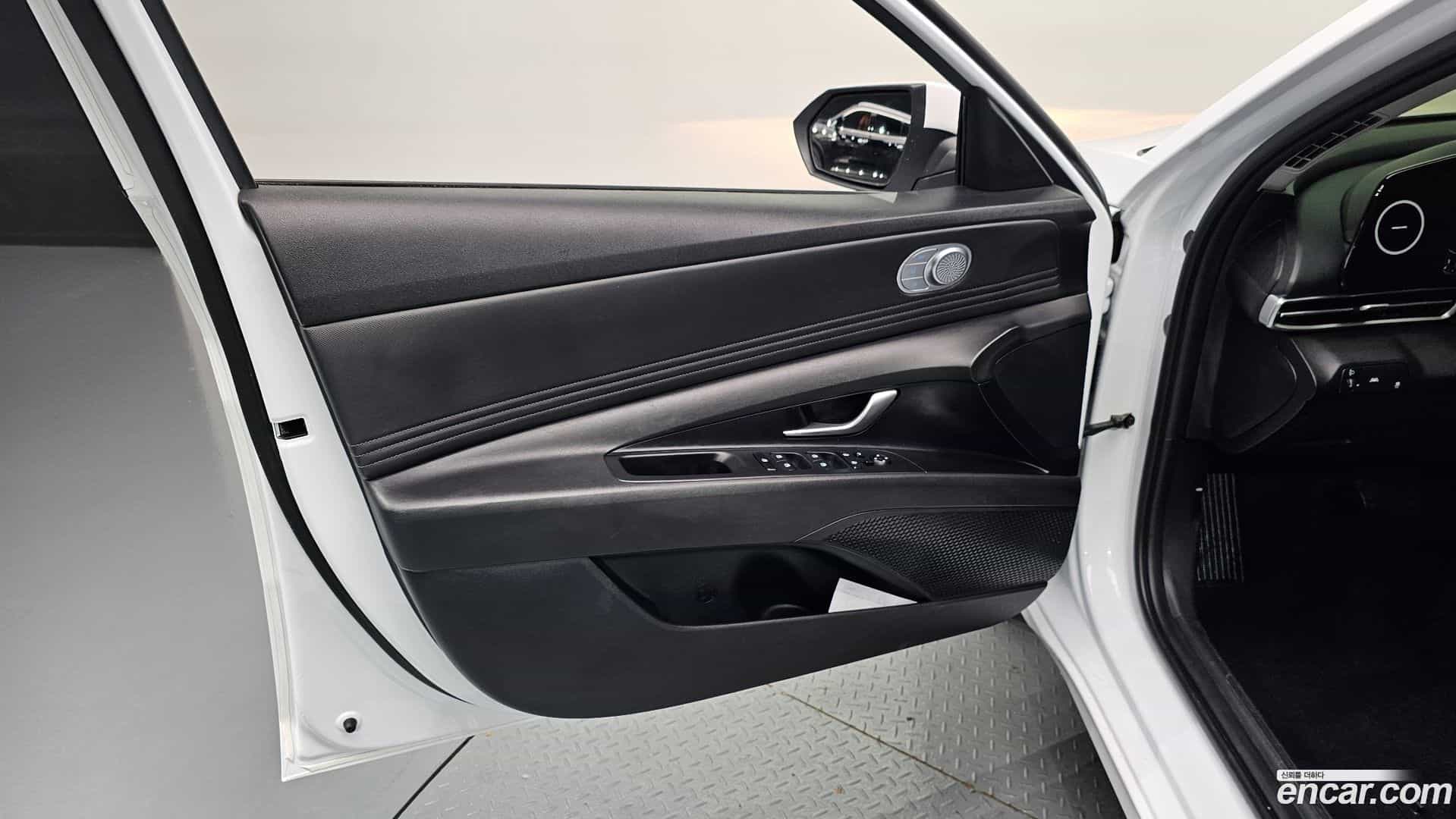 AVANTE Hyundai 2022.1-INNER-034