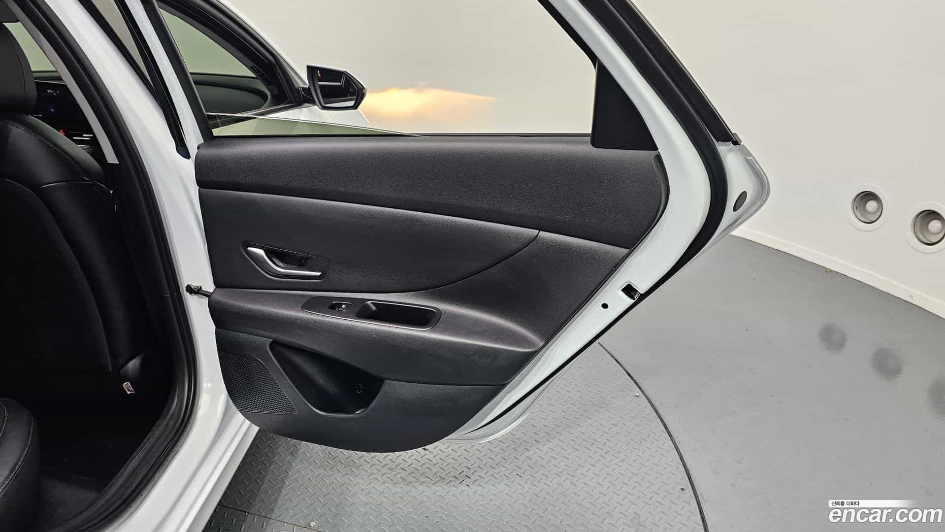 AVANTE Hyundai 2022.1-INNER-035