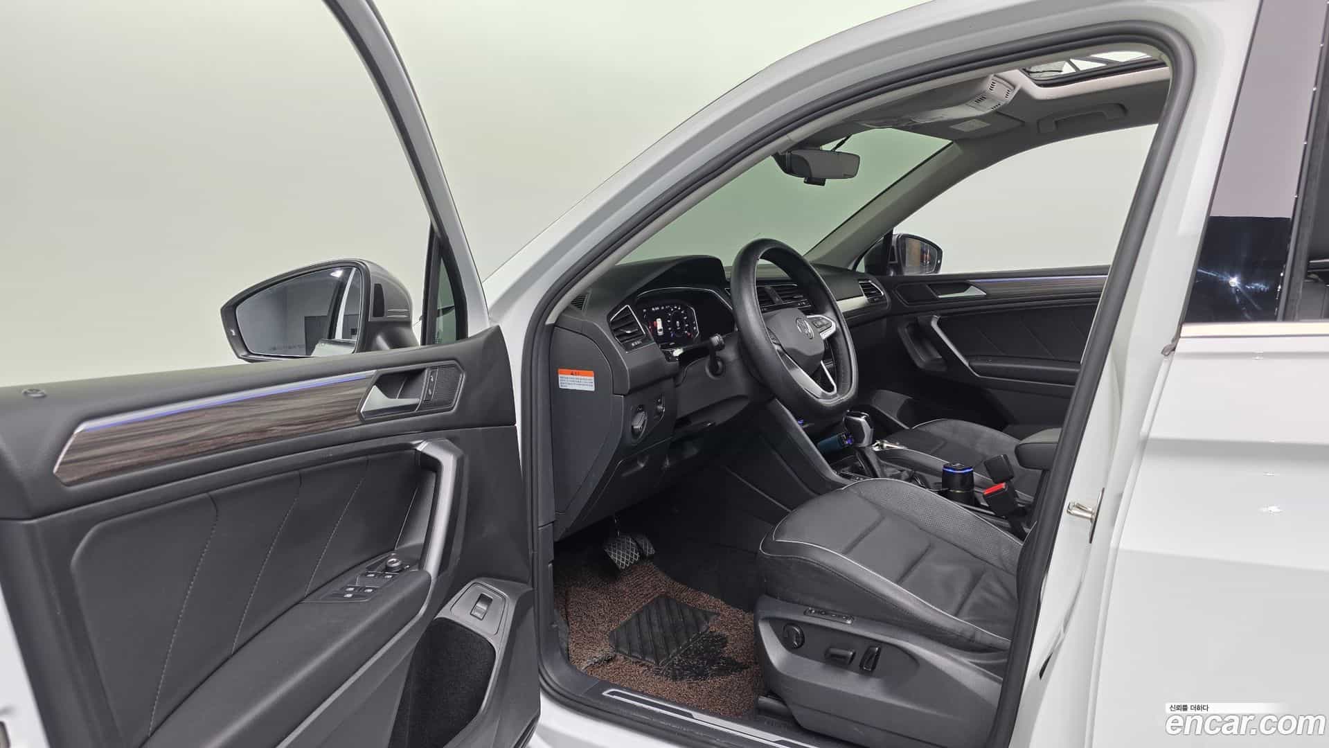 Tiguan Volkswagen 2023.4-OPTION-017