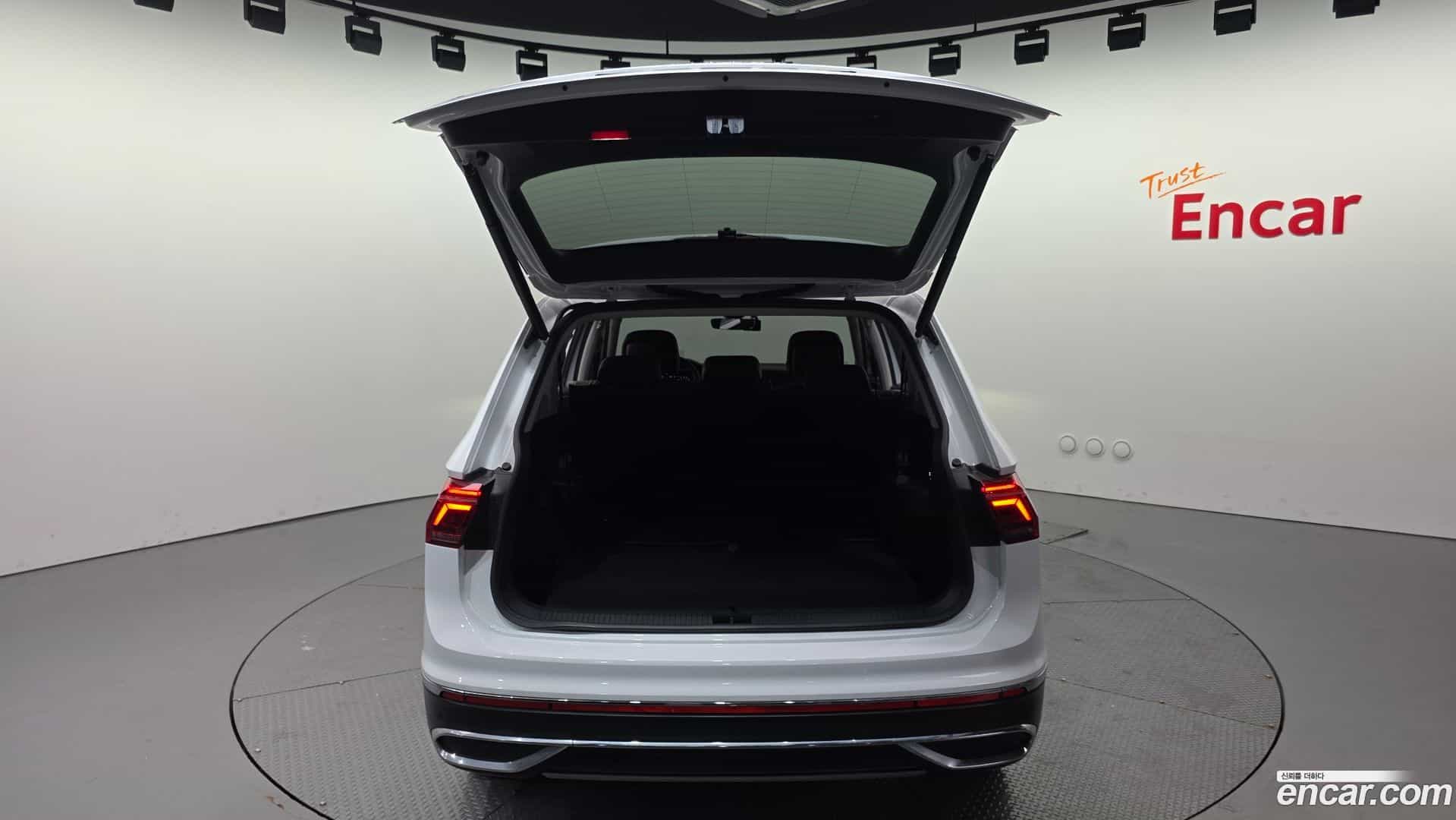 Tiguan Volkswagen 2023.4-OPTION-024