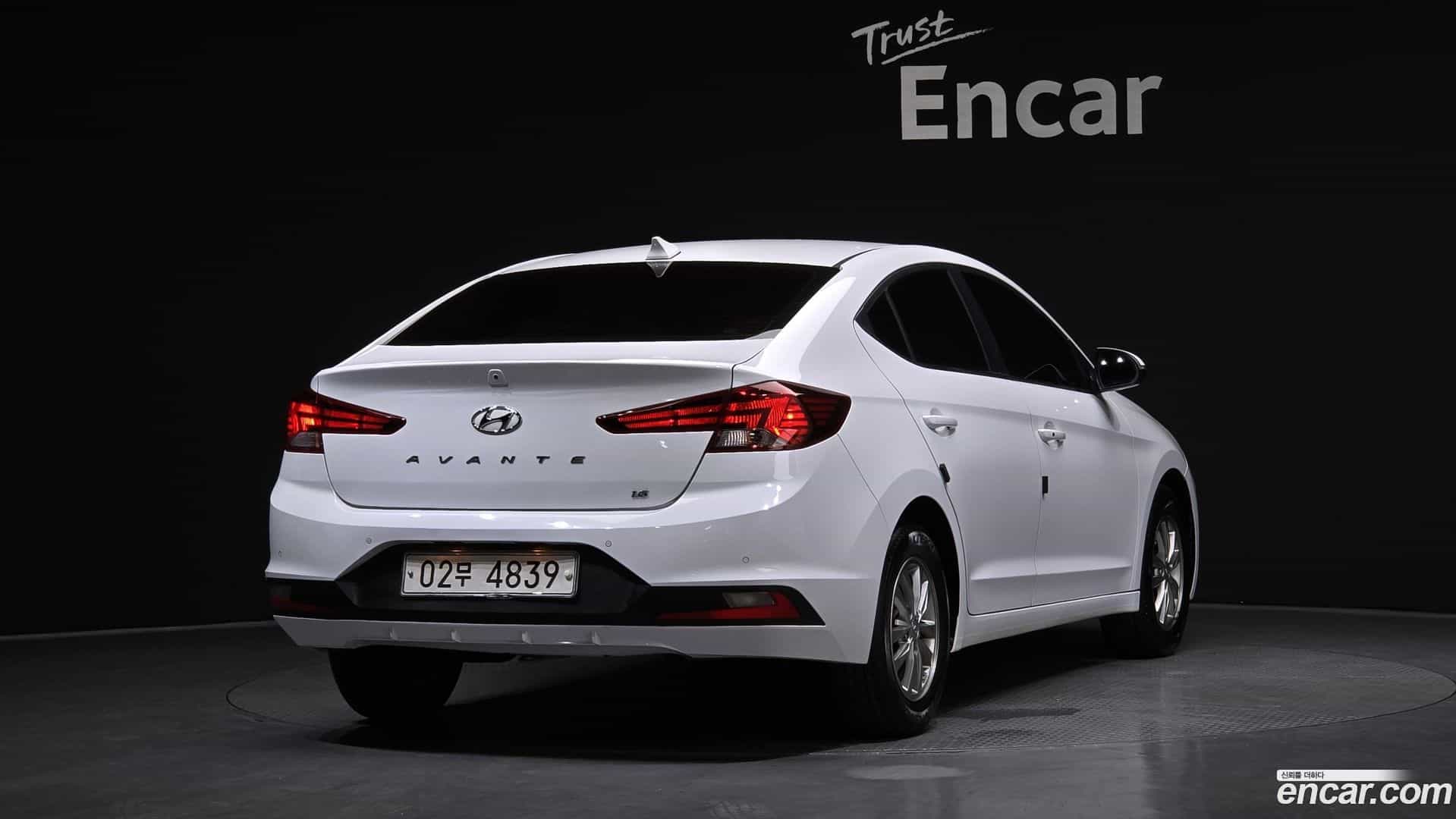 AVANTE Hyundai 2018.9-OUTER-002