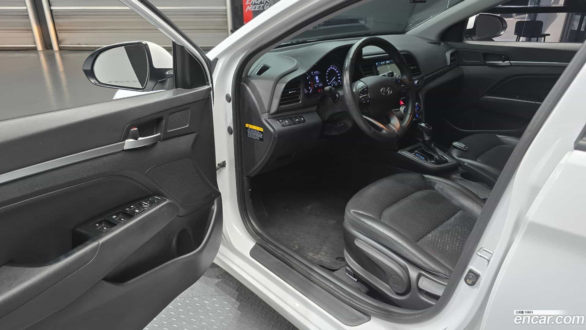 AVANTE Hyundai 2018.9-INNER-010