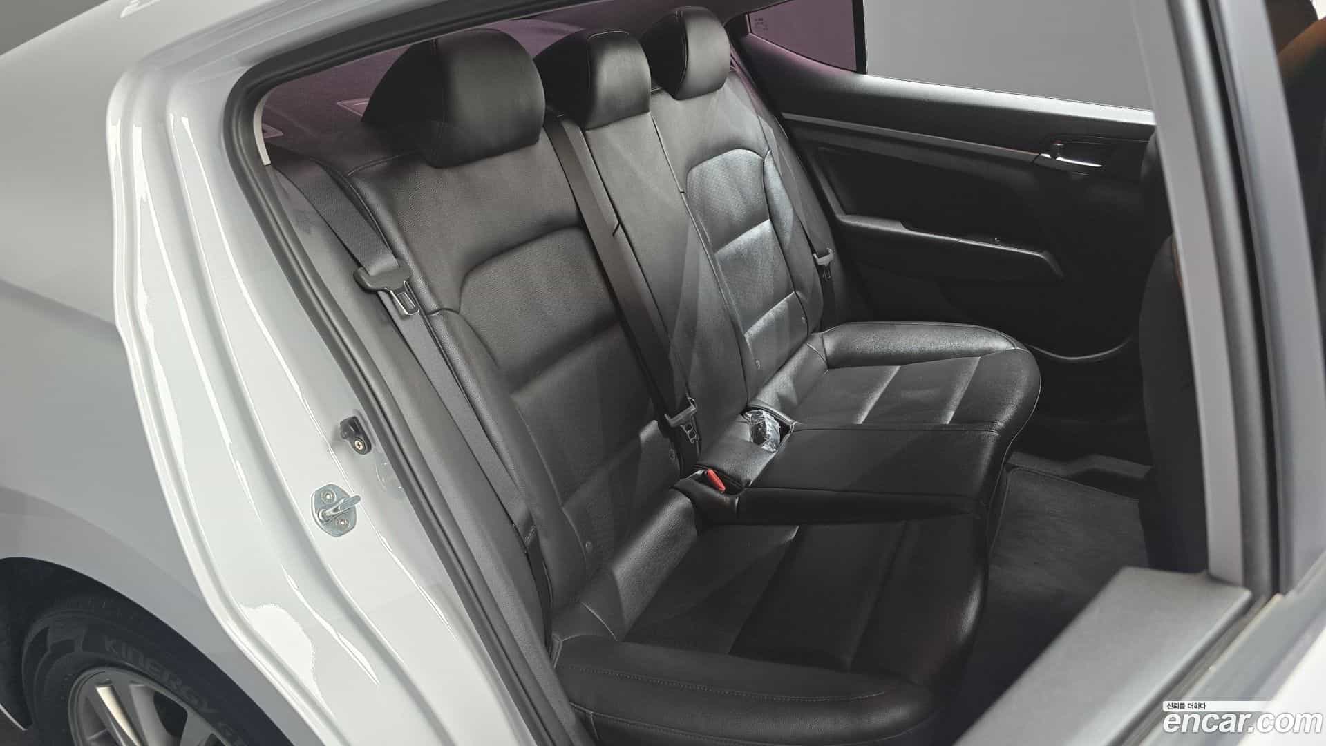 AVANTE Hyundai 2018.9-OPTION-015