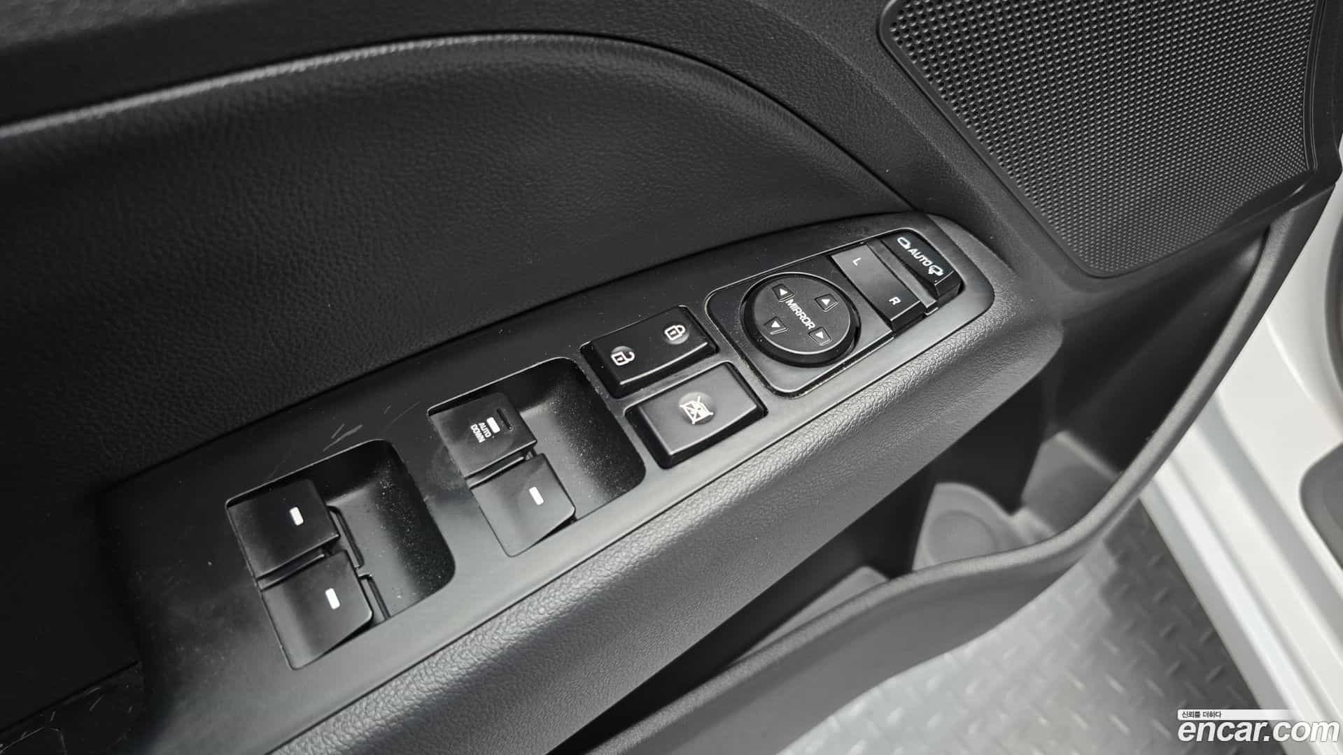 AVANTE Hyundai 2018.9-OPTION-022
