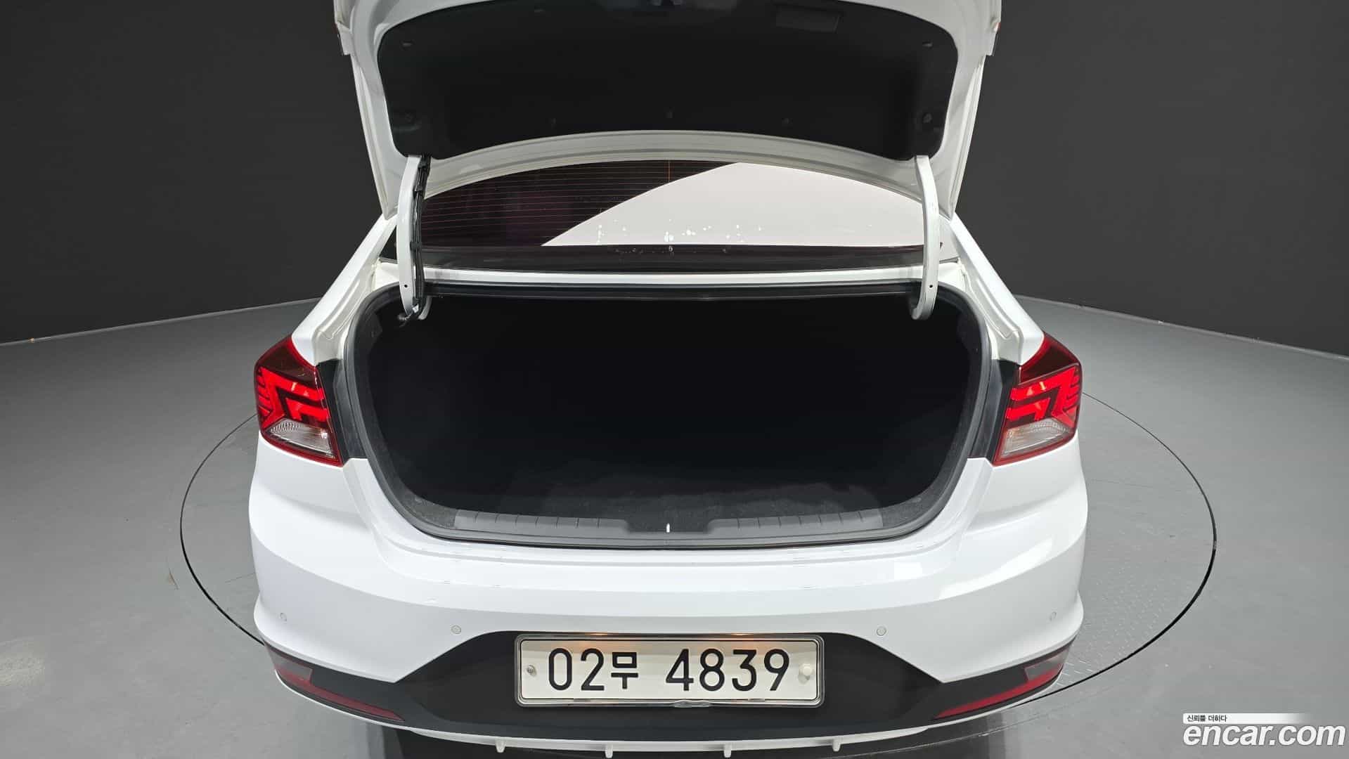 AVANTE Hyundai 2018.9-OPTION-024