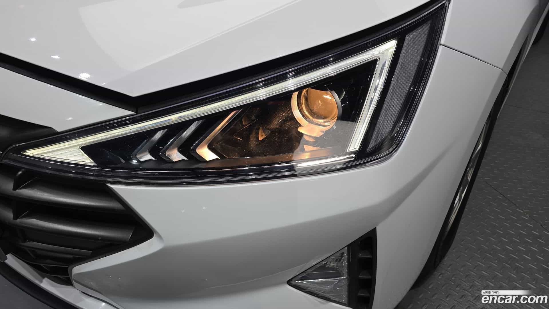 AVANTE Hyundai 2018.9-OUTER-032