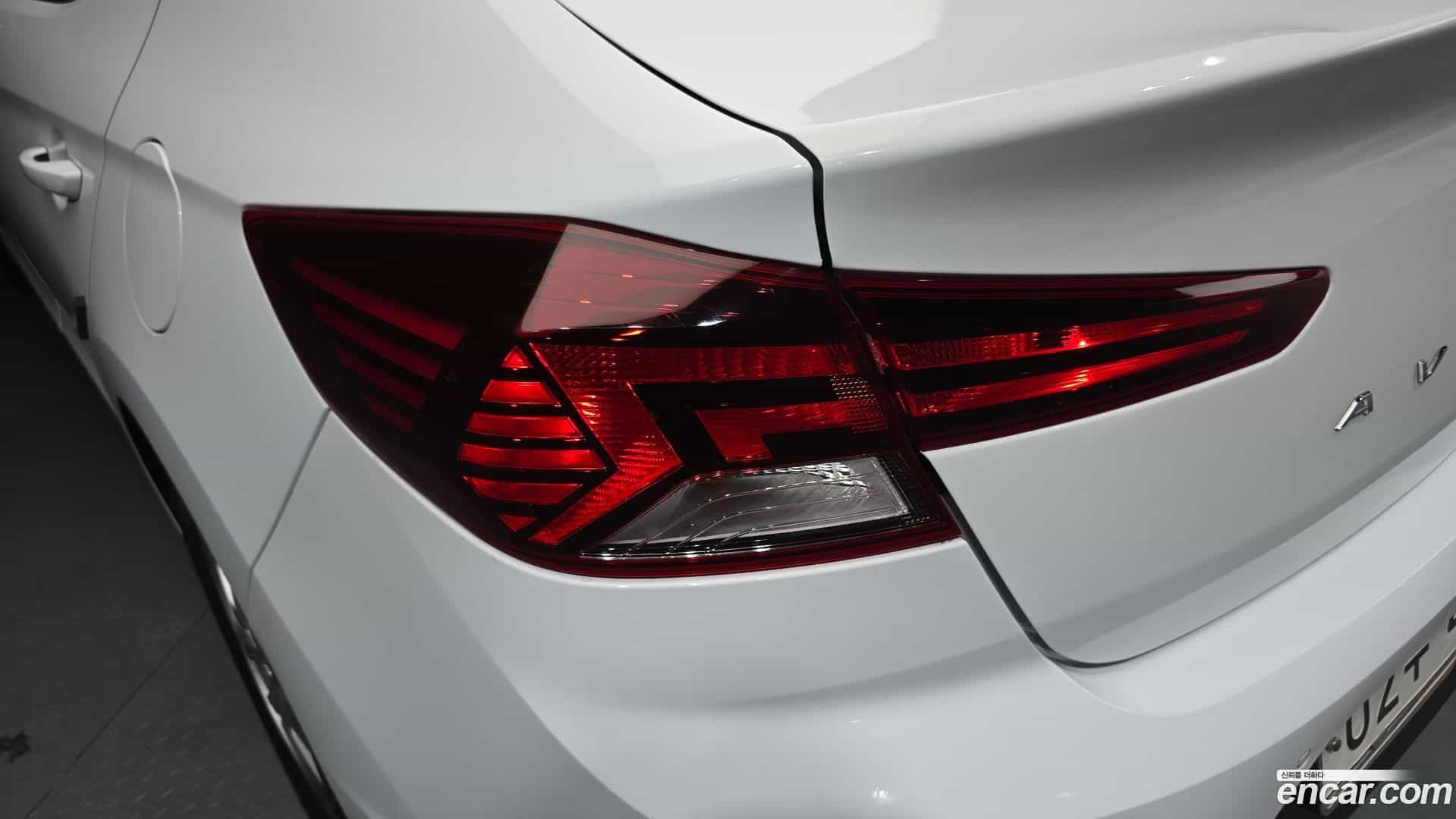 AVANTE Hyundai 2018.9-OUTER-033
