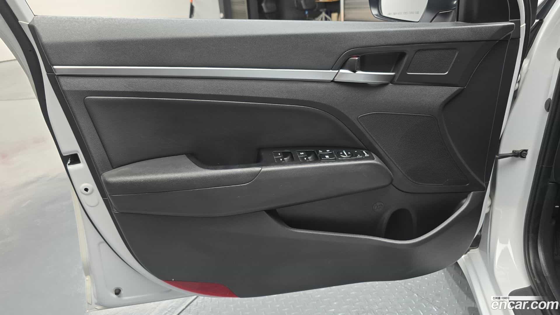 AVANTE Hyundai 2018.9-INNER-034