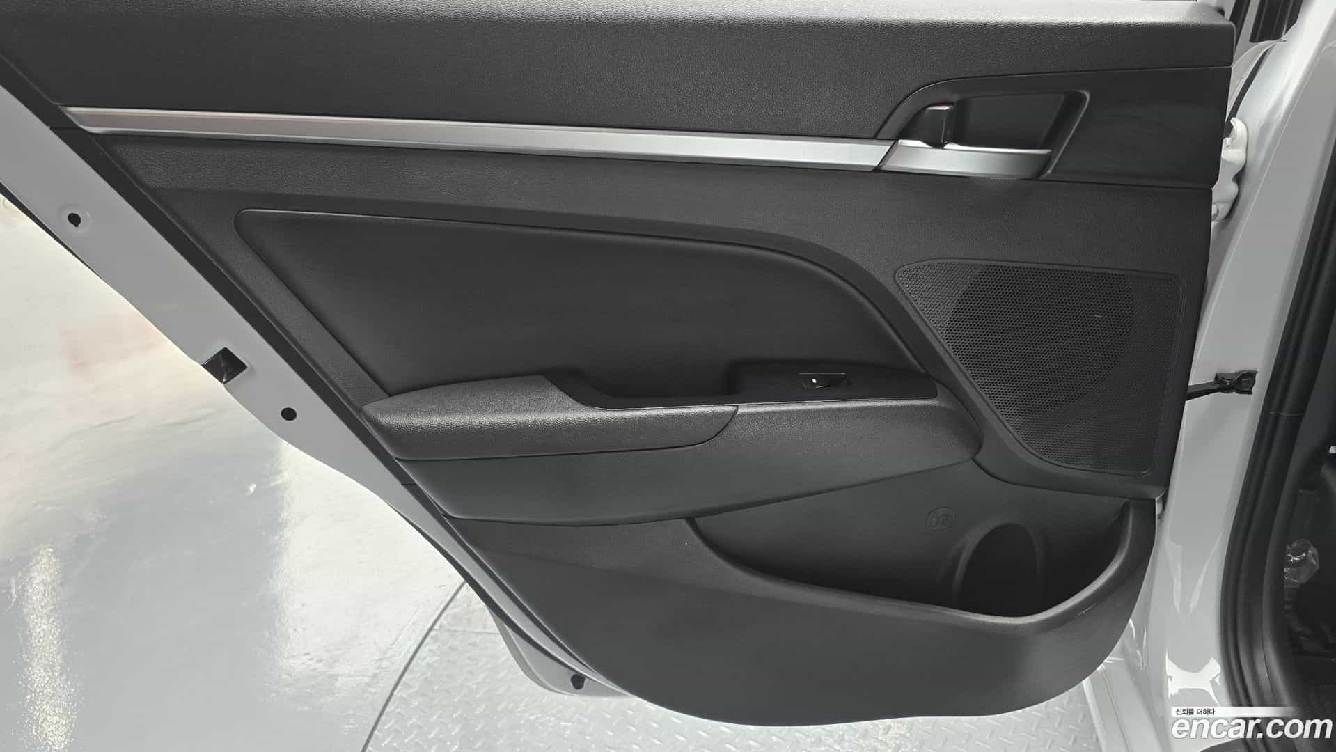 AVANTE Hyundai 2018.9-INNER-035