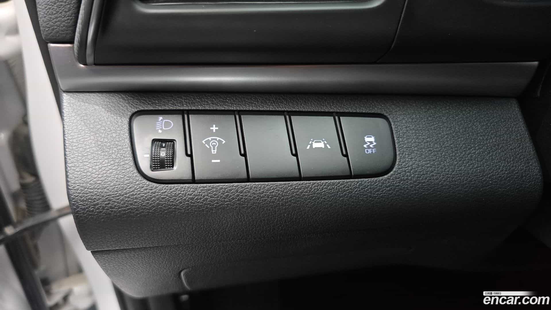 AVANTE Hyundai 2018.9-OPTION-040