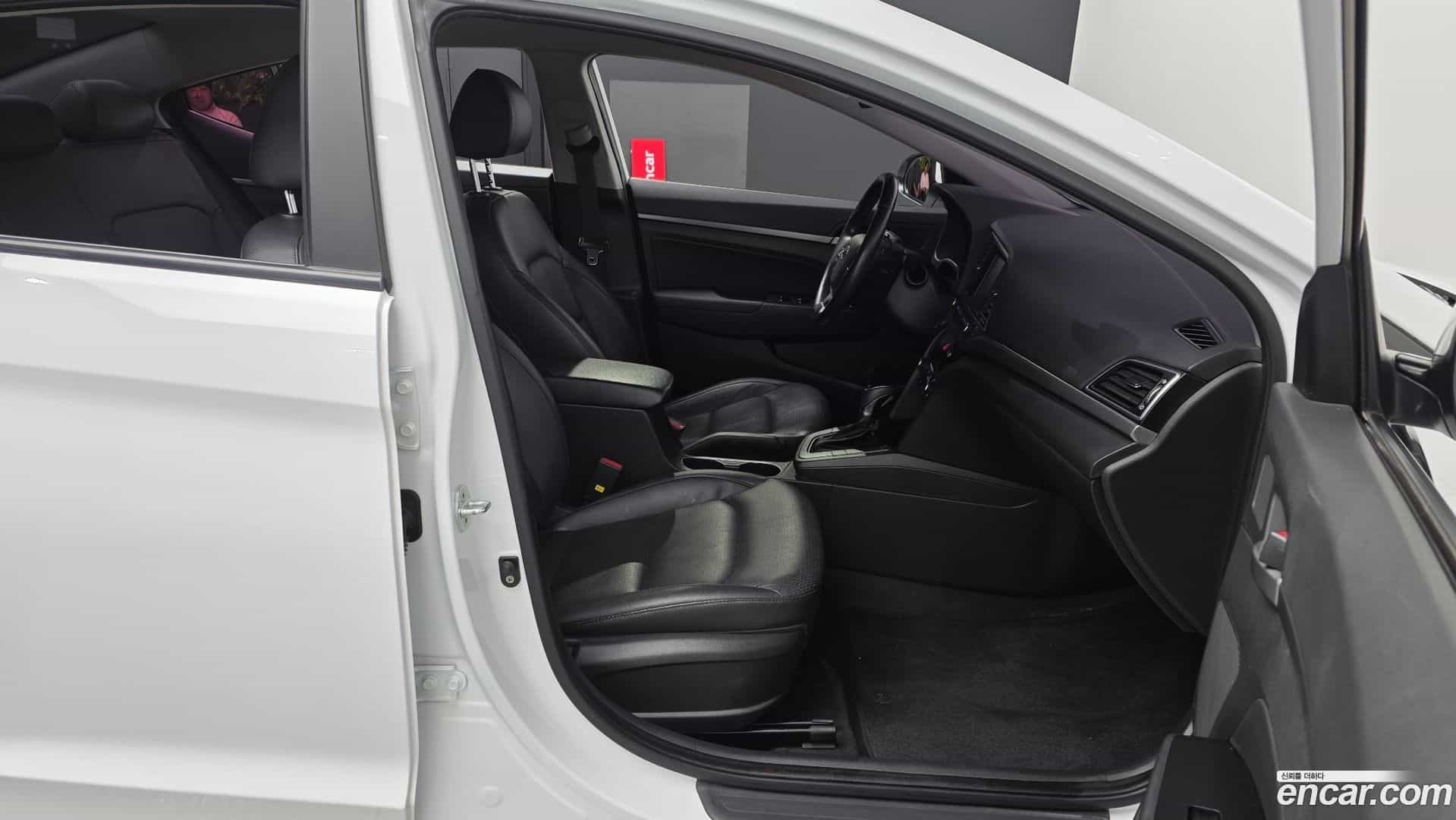 AVANTE Hyundai 2017.0-OPTION-015