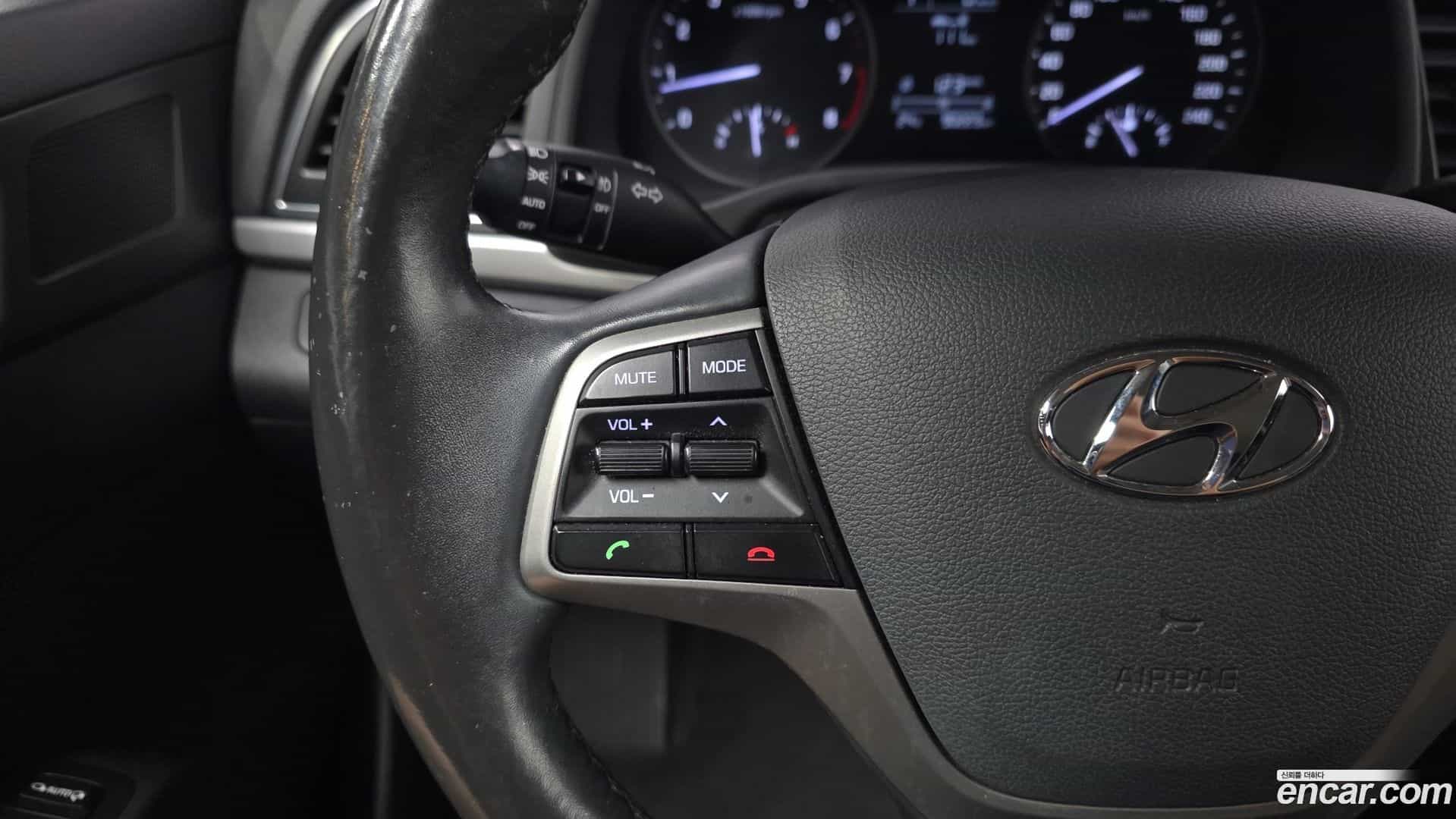 AVANTE Hyundai 2017.0-OPTION-021