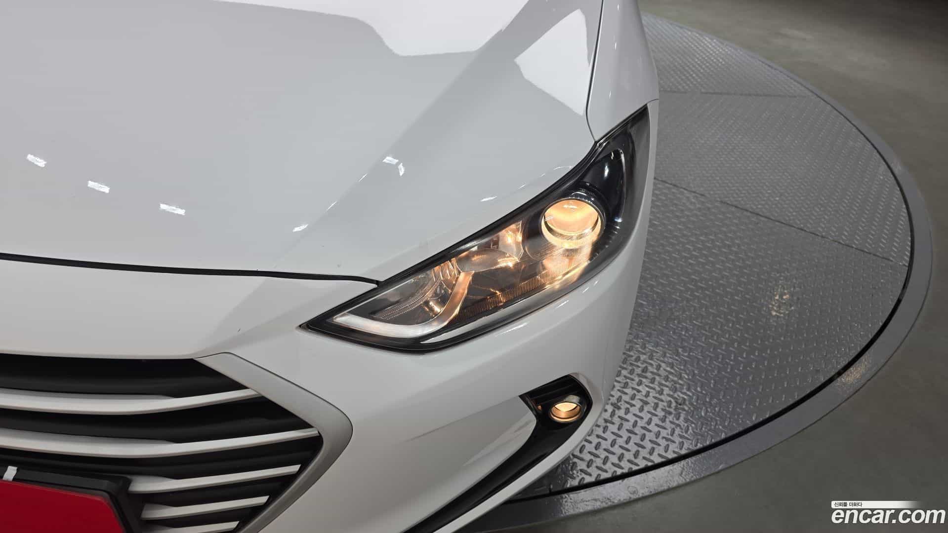 AVANTE Hyundai 2017.0-OUTER-032