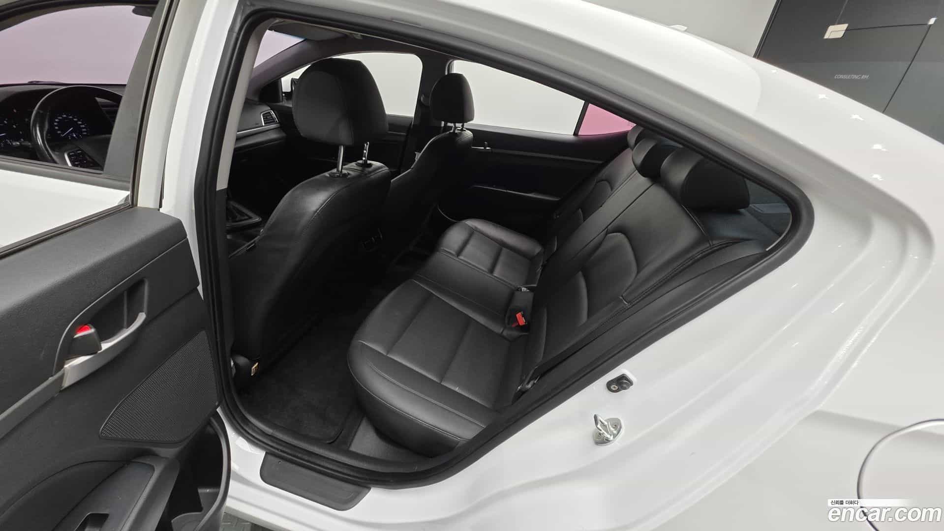 AVANTE Hyundai 2017.0-INNER-036