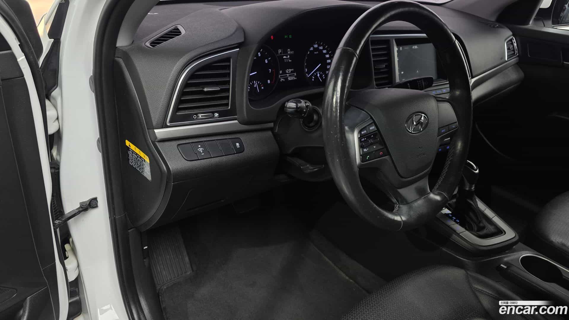 AVANTE Hyundai 2017.0-OPTION-044