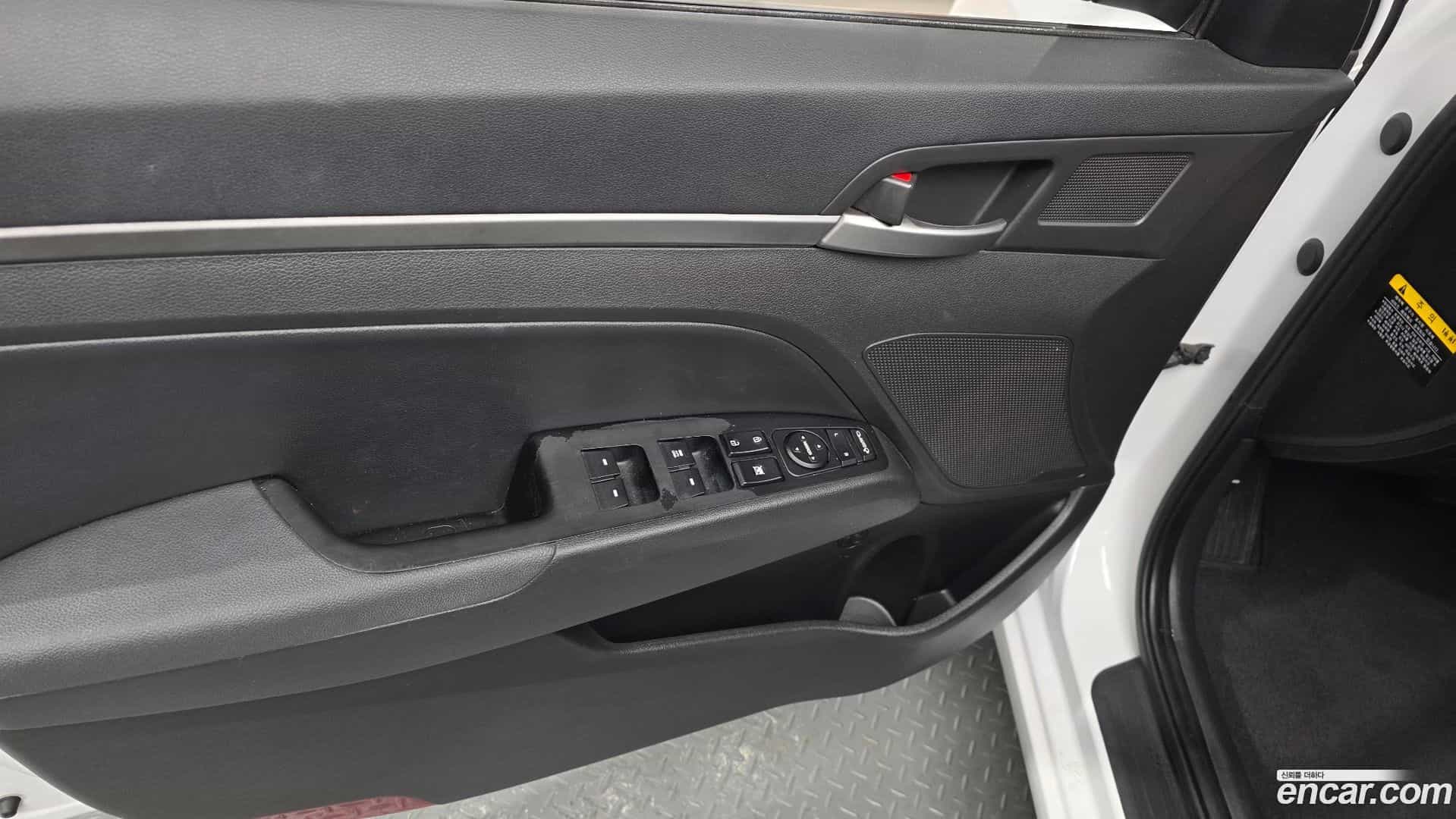AVANTE Hyundai 2017.0-OPTION-046